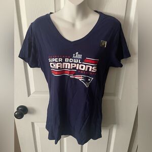 🆕 New England Patriots Super Bowl Champs Women’s Short Sleeve Tee Shirt Size M